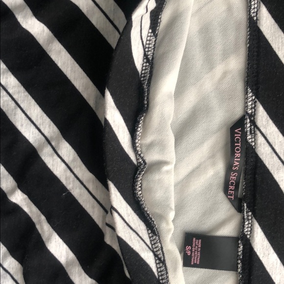 NWOT | VS | Ruched Mini-Skirt | B/W Stripe - Picture 7 of 7